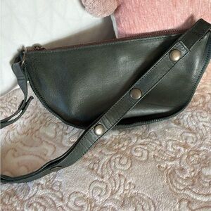 Lyons Leather Original Forest Bee EUC